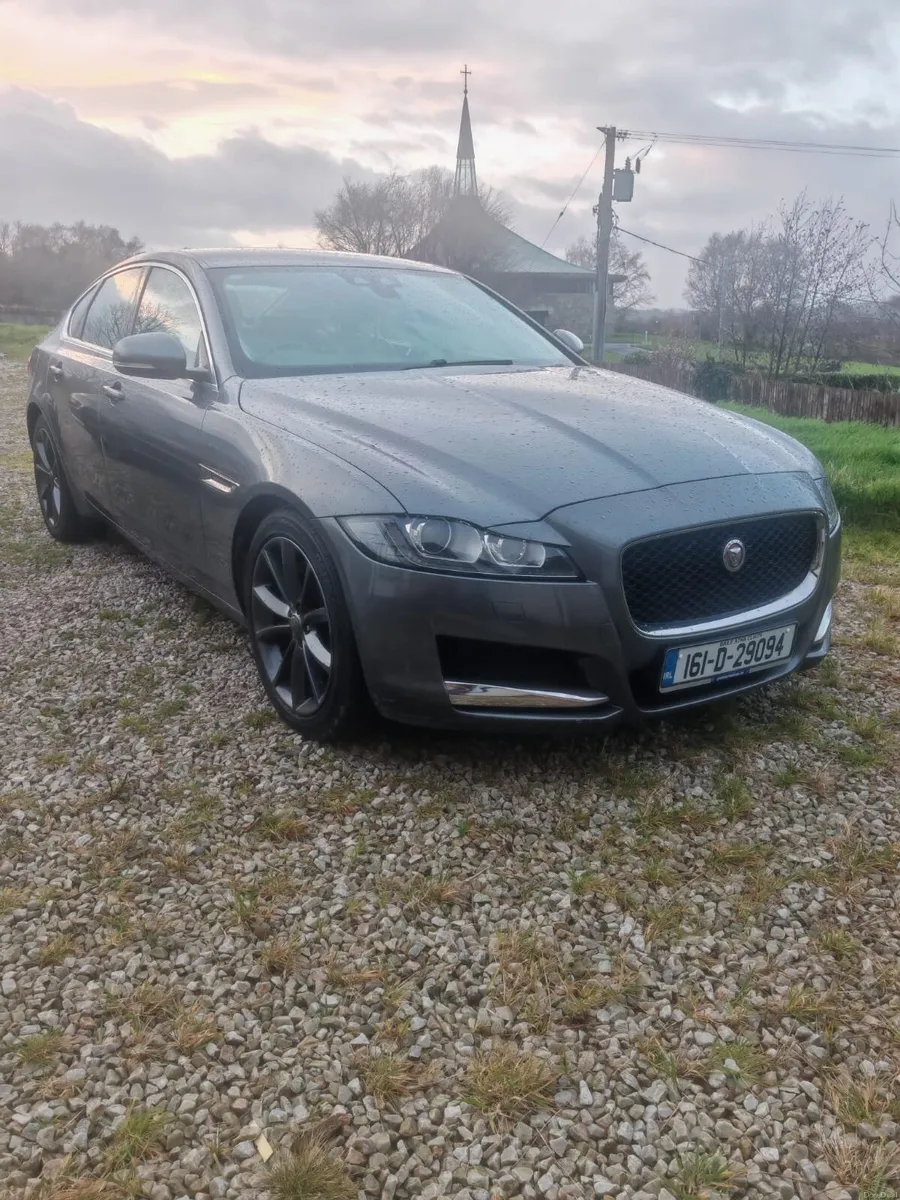 2016 Jaguar xf 20d   presitge c - Image 2