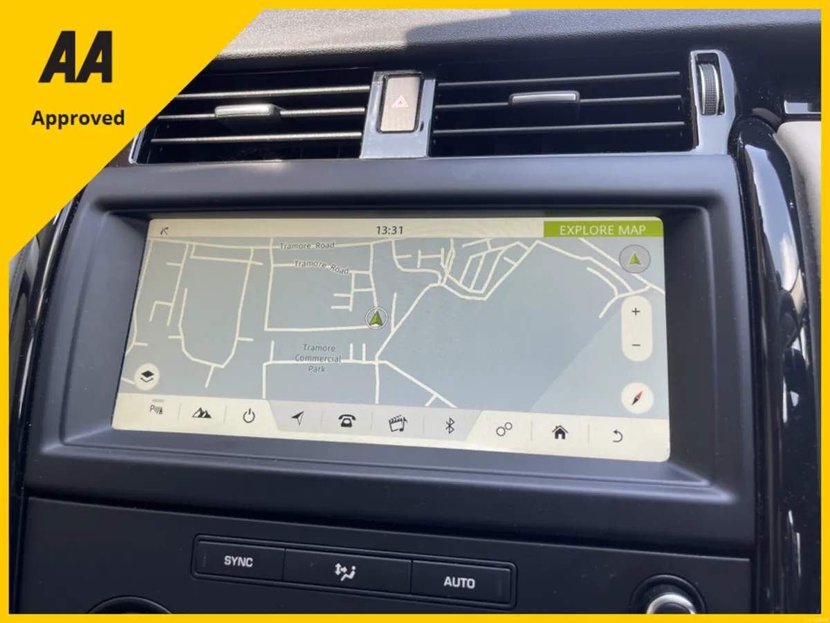 Land Rover Discovery 2.0 TD4 SE AUTO FREE DELIVERY - Image 4