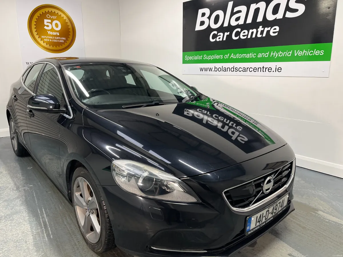 141 Volvo V40 Automatic 1.6 T4 5dr Model - Image 3