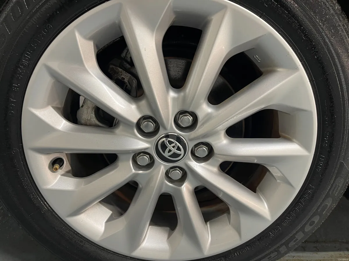 211 Toyota Corolla Hybrid 1.8 Automatic Touring - Image 4