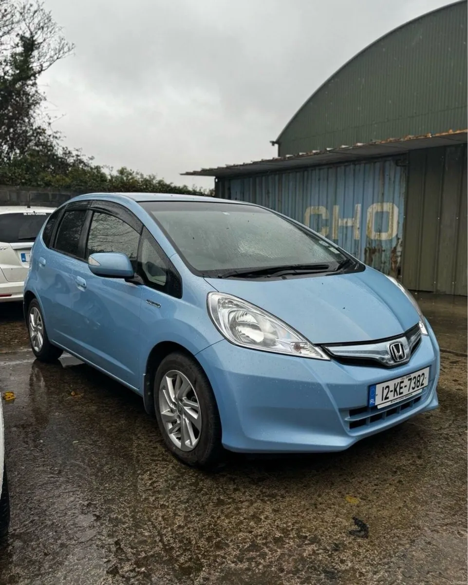 Honda Fit 1.3 Auto 52000kms 2012 - Image 2