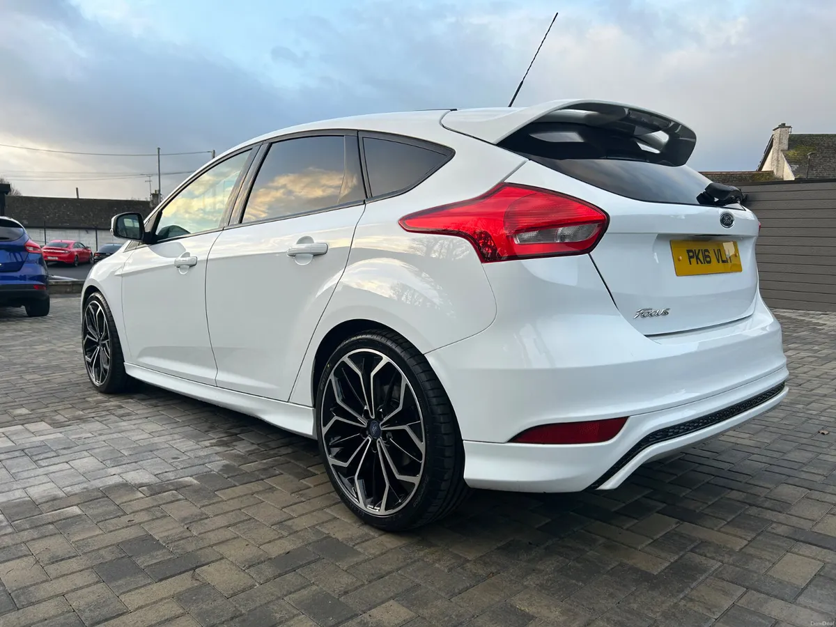 161 FORD FOCUS ZETEC S 1.5 TDCI 120 - Image 2