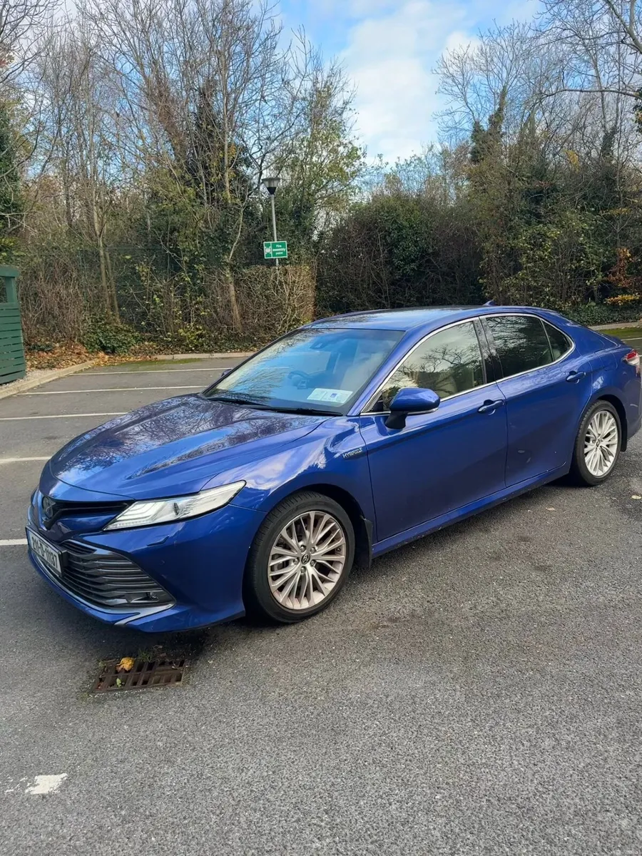 Toyota Camry 2021 - Image 2