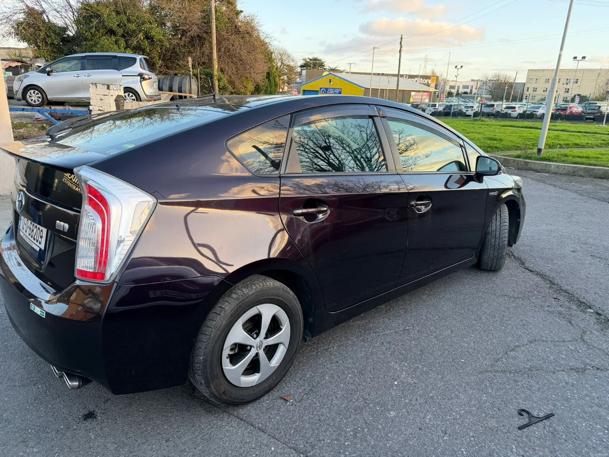 Toyota Prius 2012 - Image 2