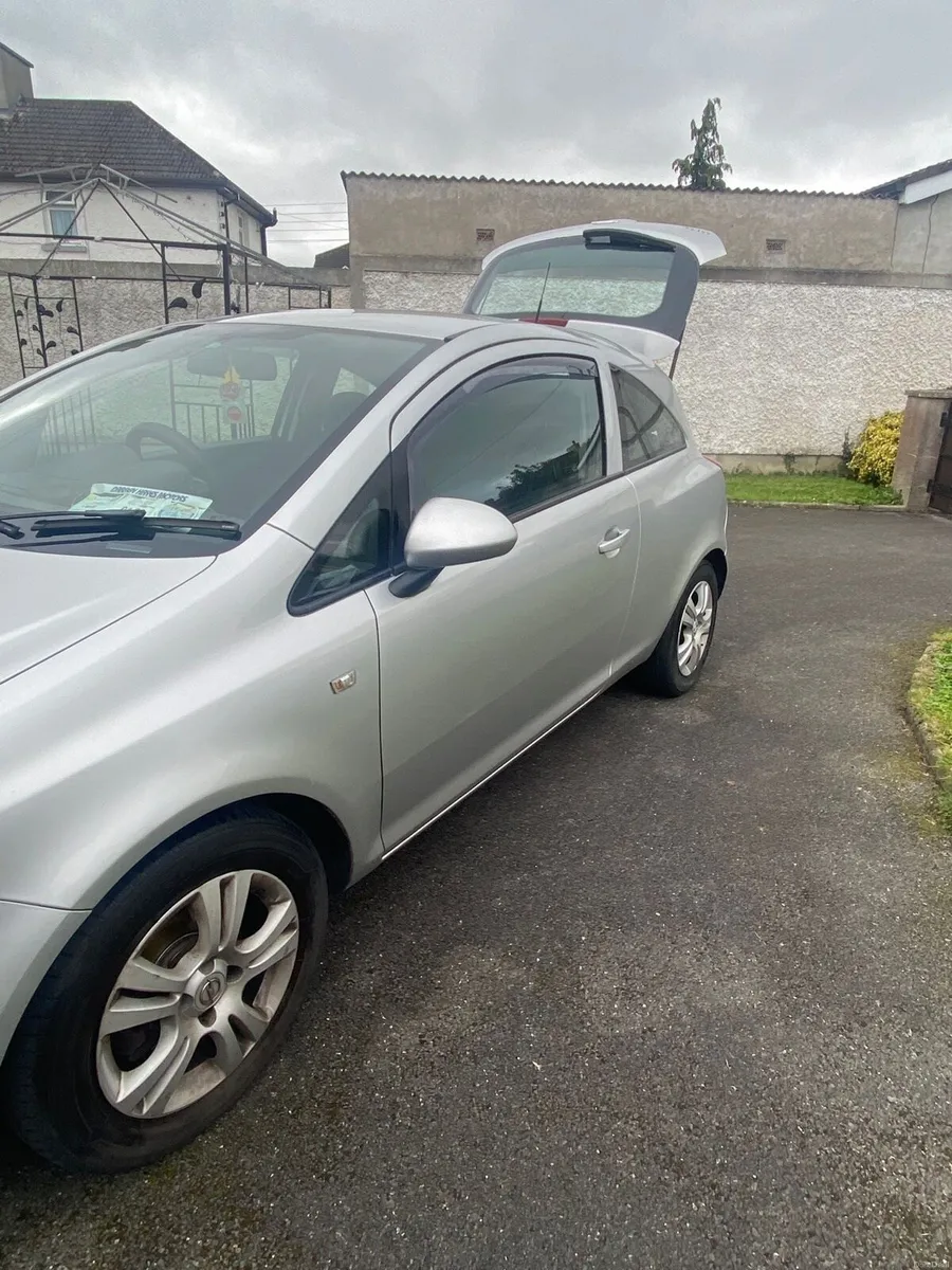 Opel corsa 2010 automatic - Image 4