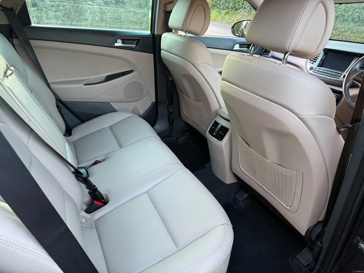 2017 Hyundai Tuscon executive model - Image 4