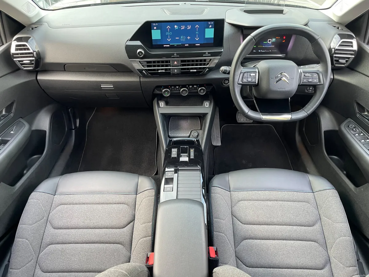 ELECTRIC E C4 - APPLE PLAY - 50KW - HALF LEATHER - Image 2