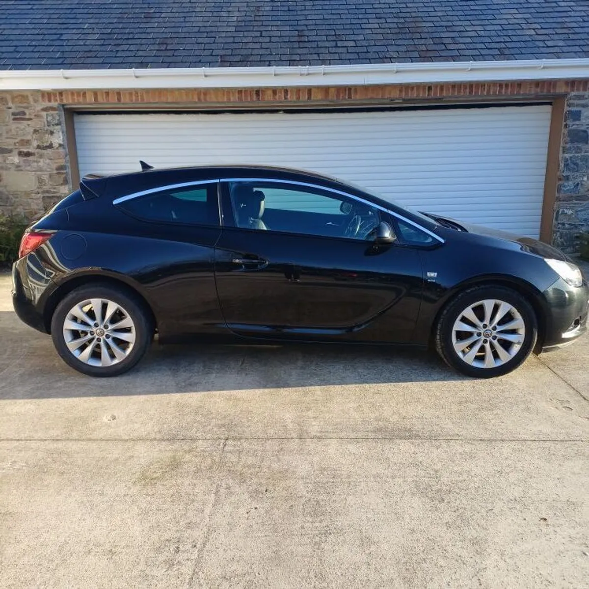 Limited edition Automatic diesel GTC CDTi Astra co - Image 4