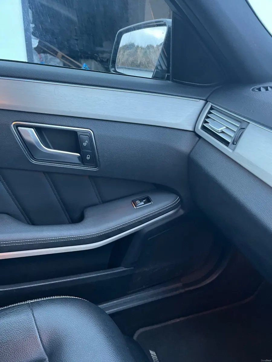 Mercedes-Benz E-Class 2012 - Image 4