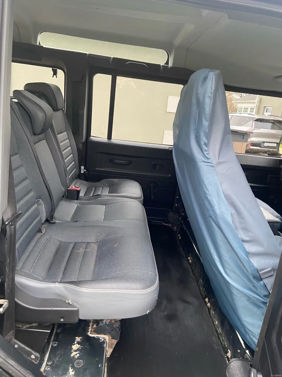 Land Rover Defender - Image 4