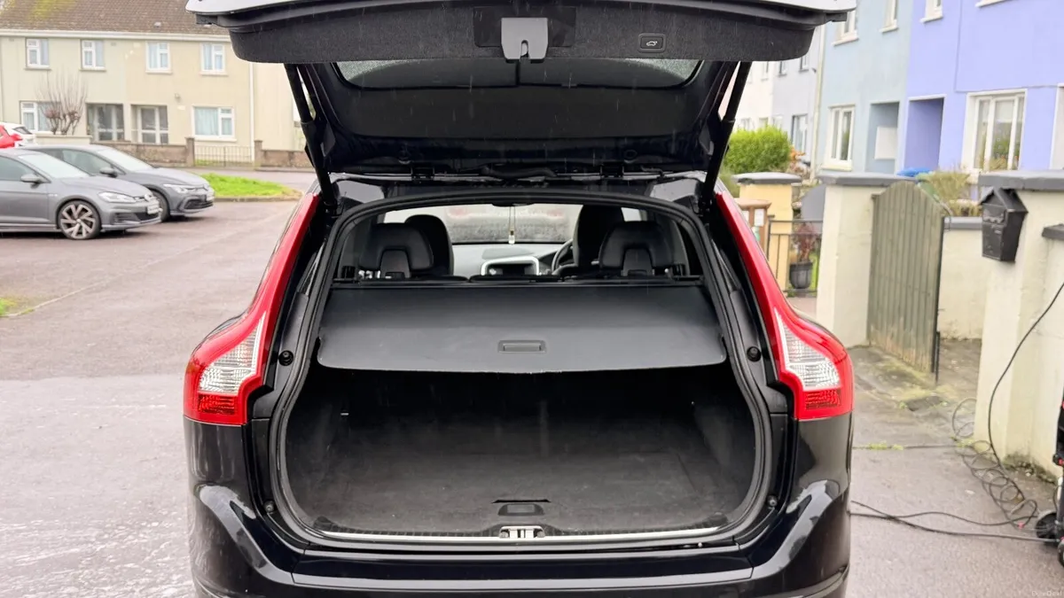 🚙 Volvo XC60 SE Lux D4 AWD 2015 - Image 3