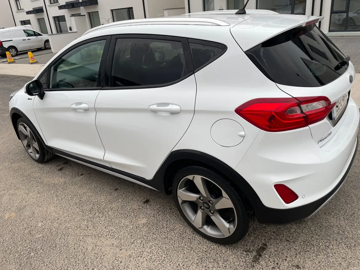 Ford Fiesta Active 5dr 10T EcoBoost 100 - Image 4
