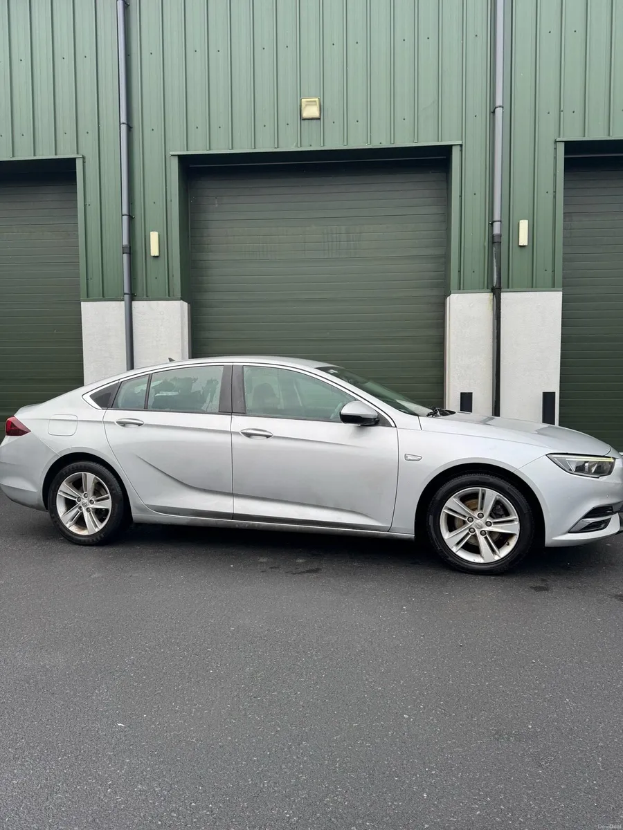 Opel Insignia 2021 low mileage - Image 2