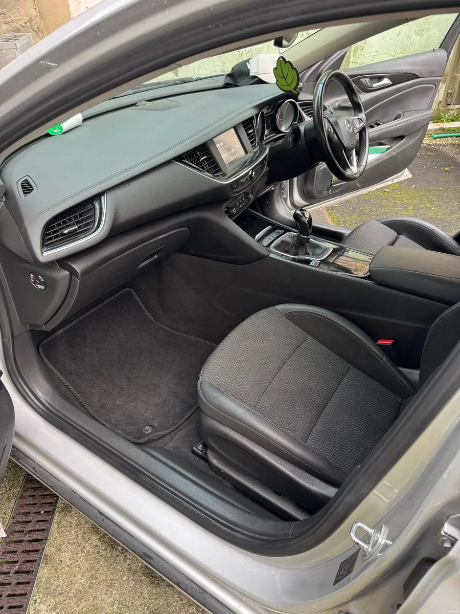 Opel Insignia 2021 low mileage - Image 4