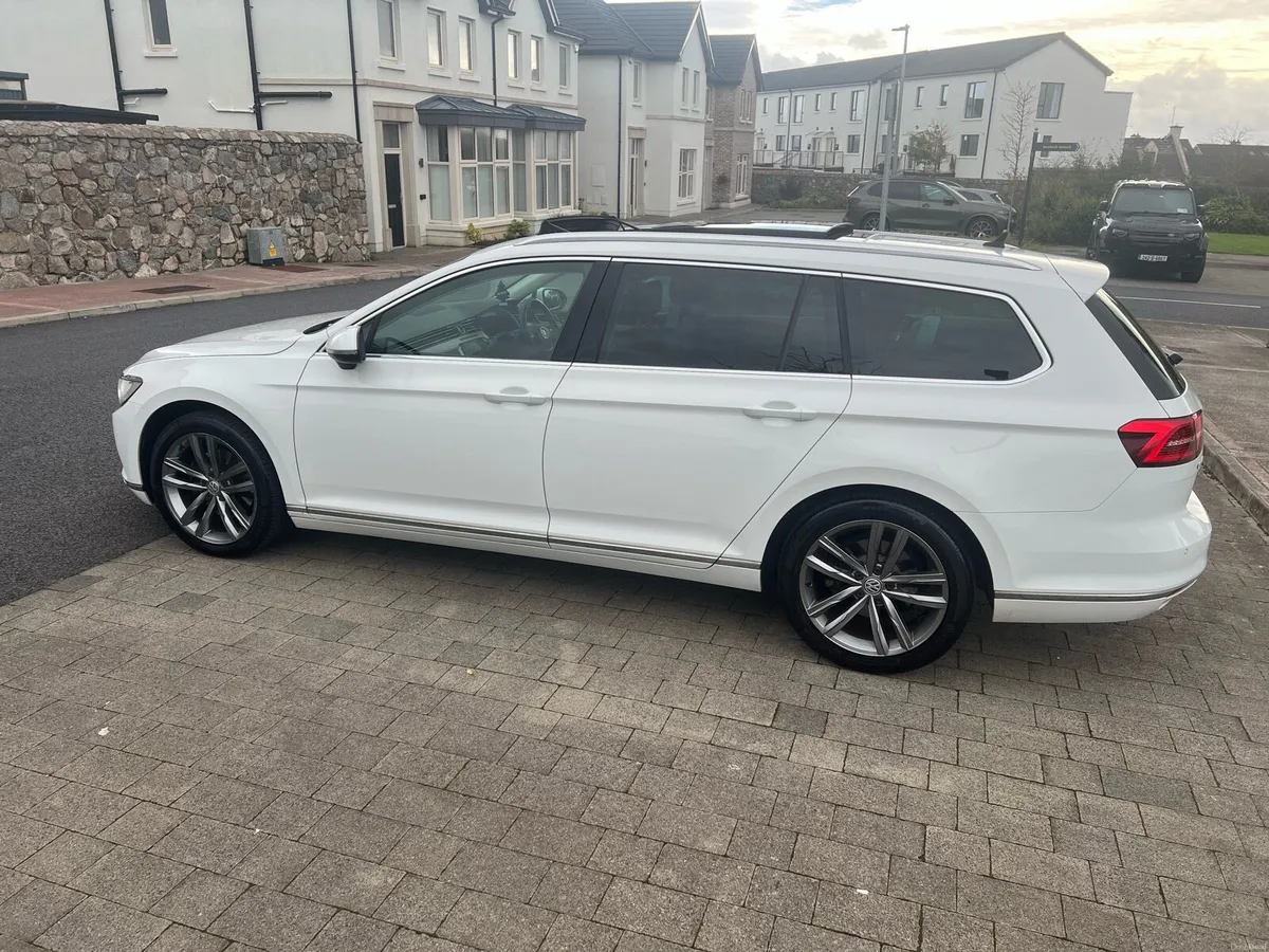 VOLKSWAGEN PASSAT ESTATE GT SPEC AUTOMATIC - Image 4