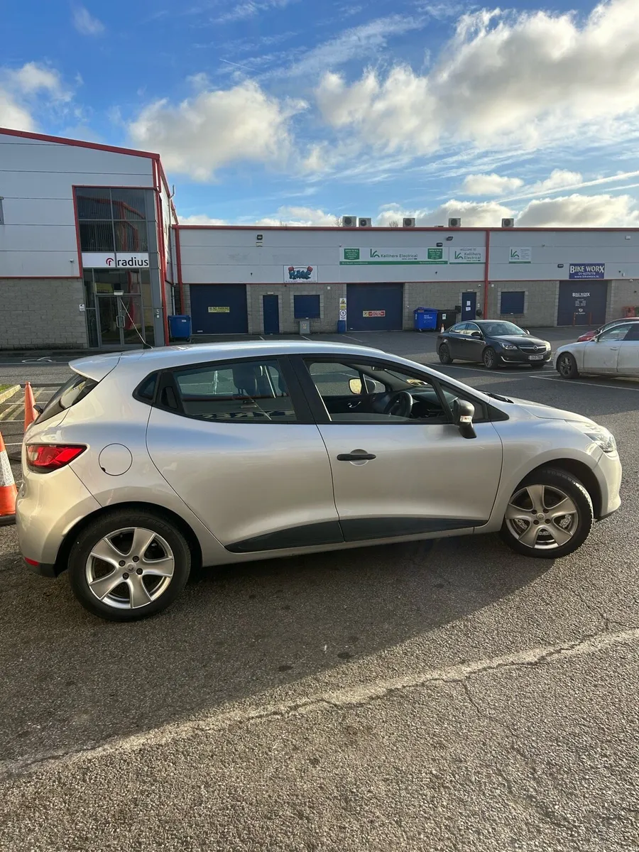 2013 1.2L Renault Clio Expression - Image 2