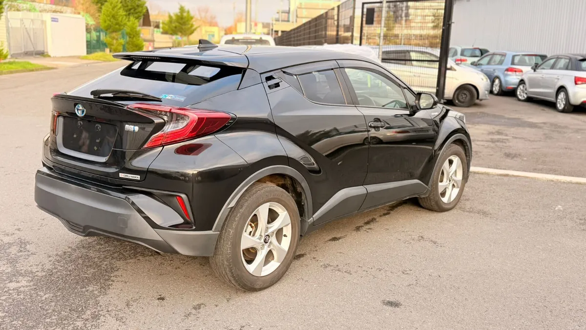 Toyota C-HR Hybrid 2019 - Image 4