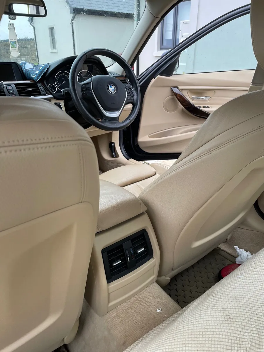 BMW 3-Series 2012 - Image 2