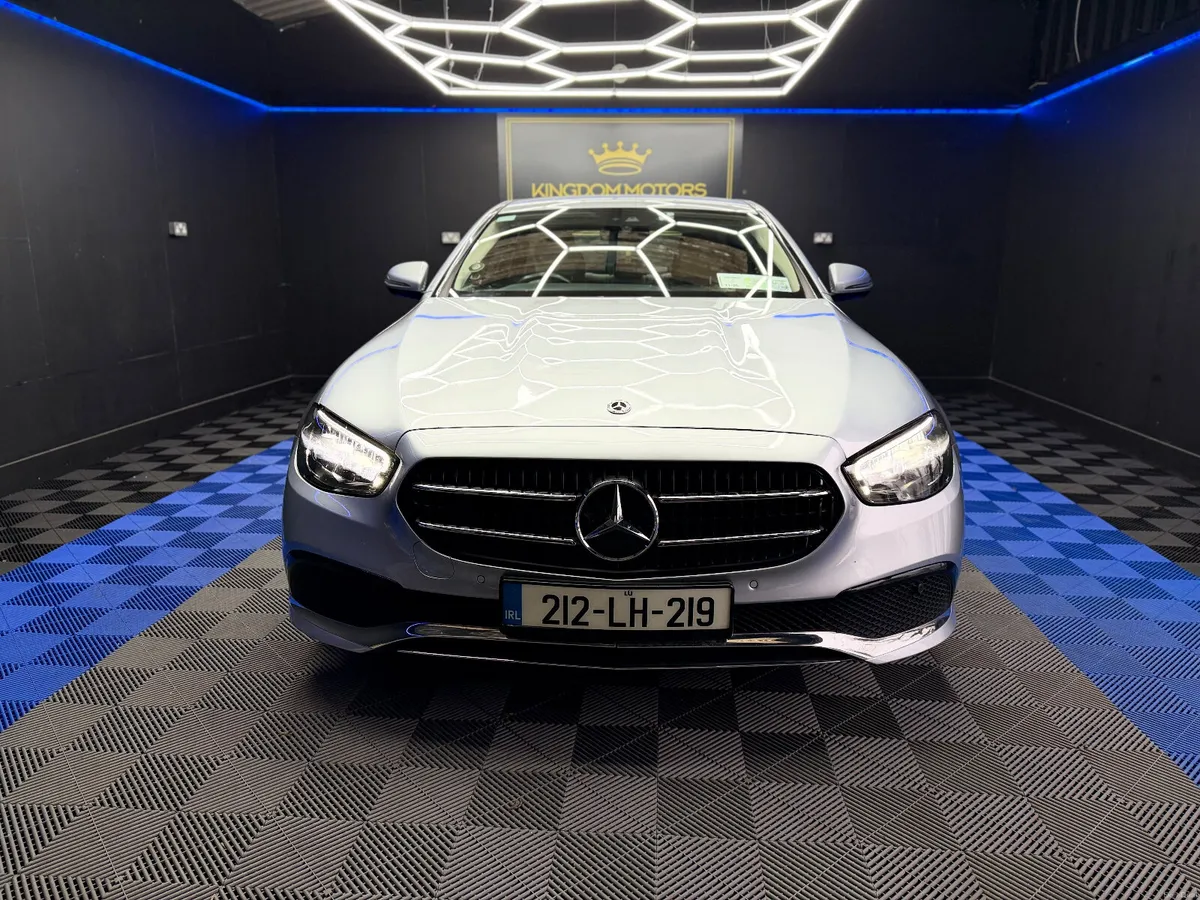 Mercedes-Benz E220D,Automatic LOW KM - Image 4