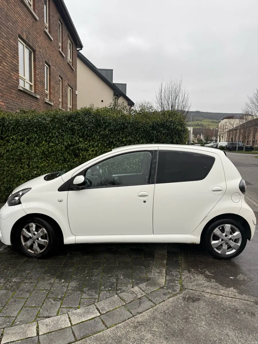 TOYOTA AGYO FIRE 2012 - Image 2