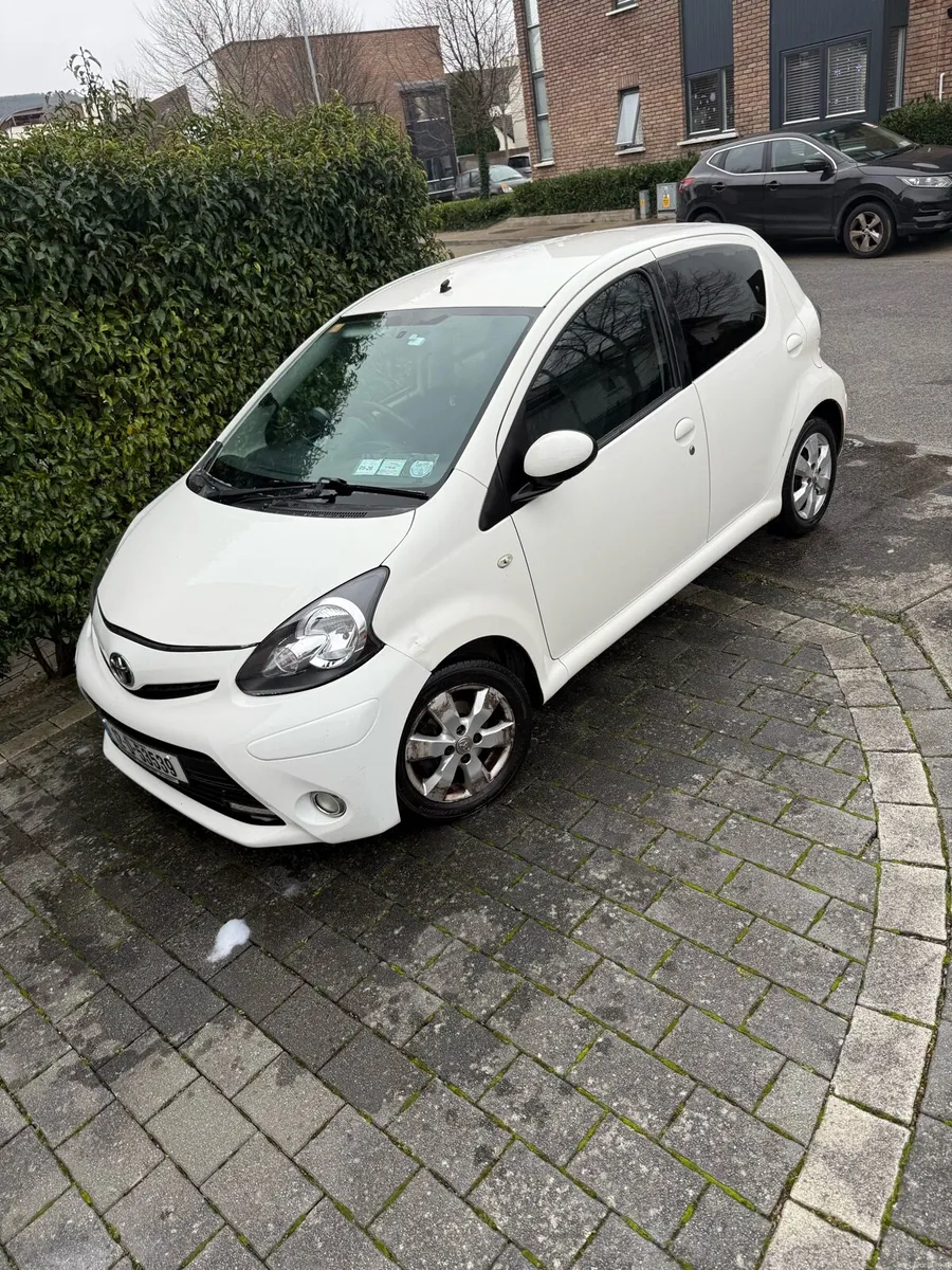 TOYOTA AGYO FIRE 2012 - Image 3