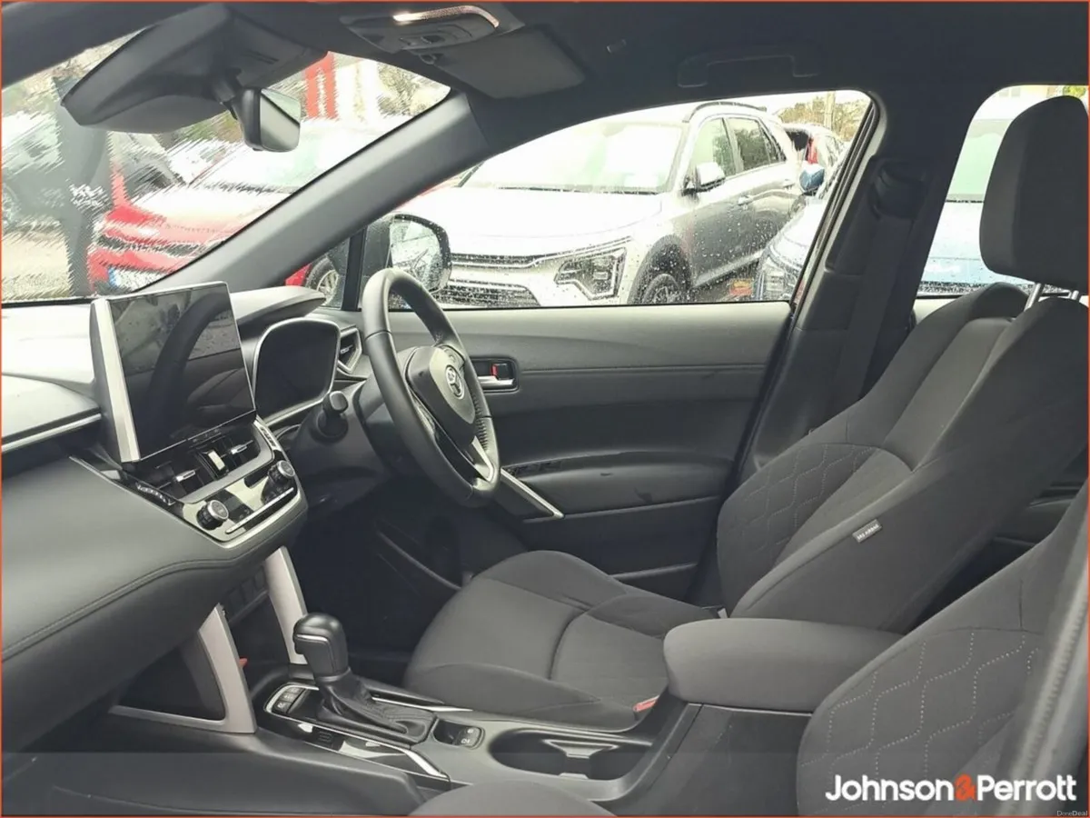 Toyota Corolla 1.8 Hybrid Luna Hatchback - Image 3