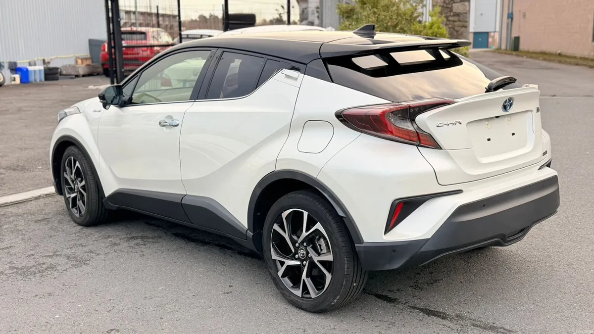 Toyota C-HR Hybrid 2018 - Image 4
