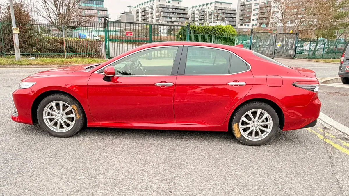 TOYOTA CAMRY HYBRID 2021 - Image 5