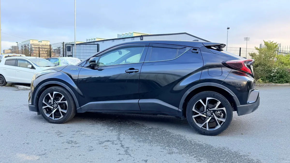Toyota C-HR HYbrid 2019 - Image 6