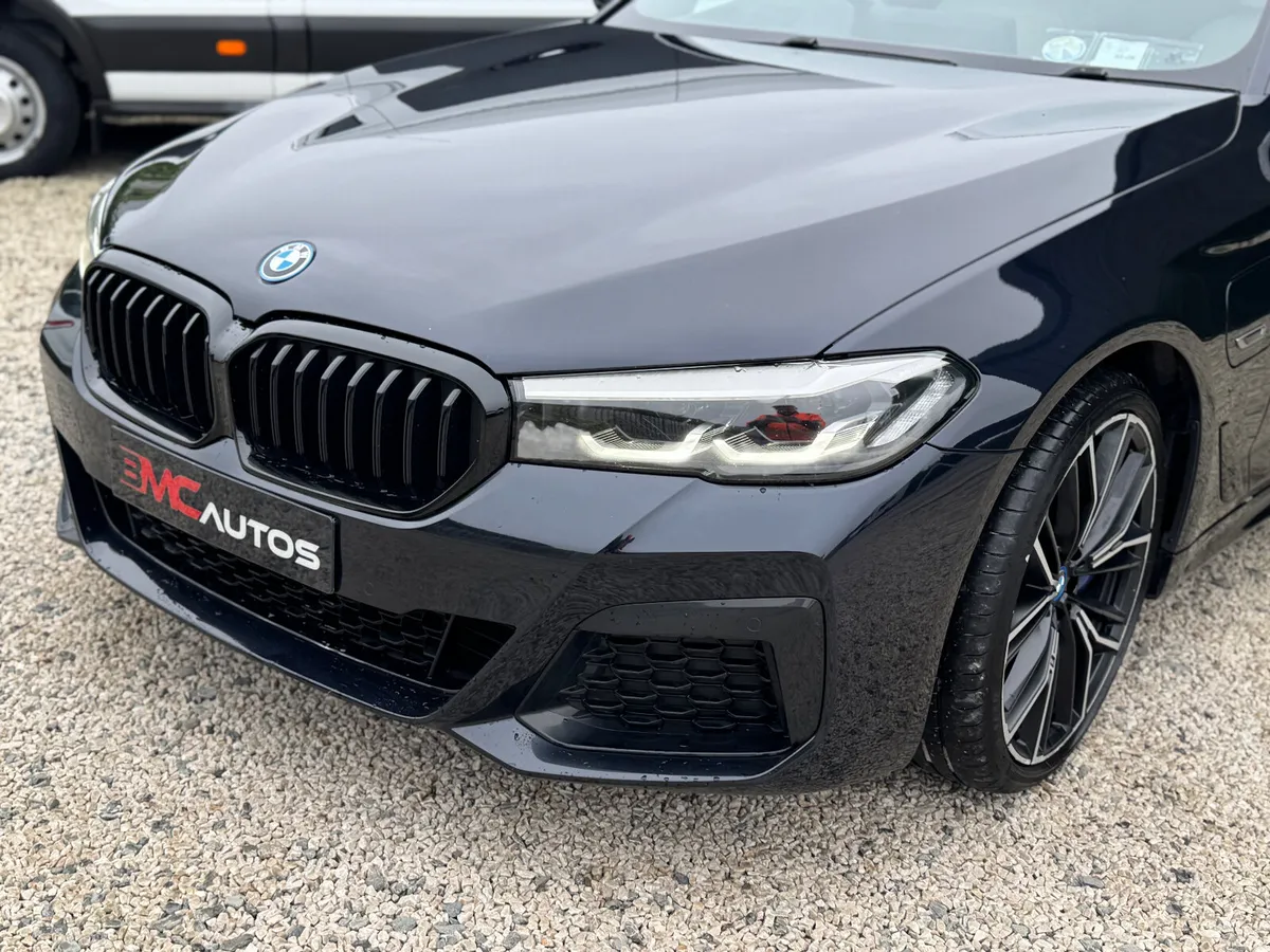 BMW 530E 2022 XDRIVE SUNROOF MASSIVE SPEC - Image 3
