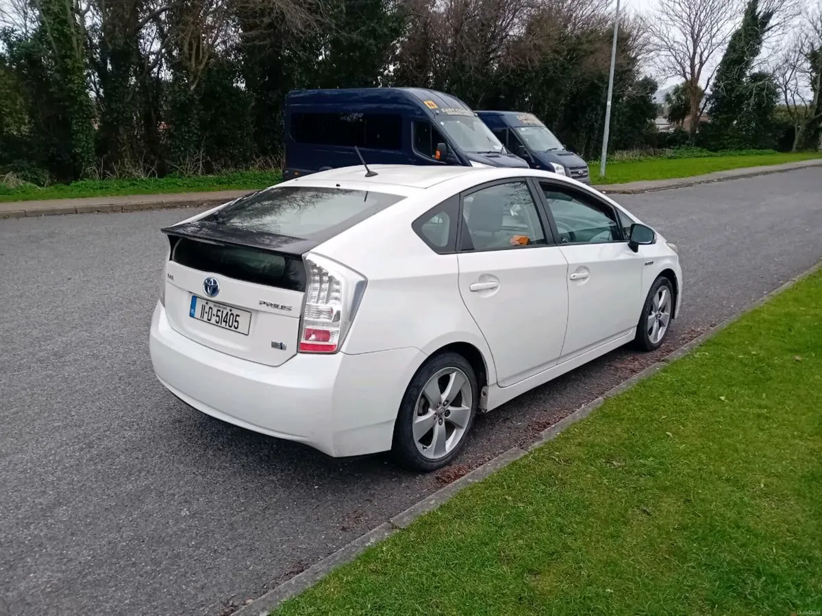 2011 Toyota prius hybrid - Image 3