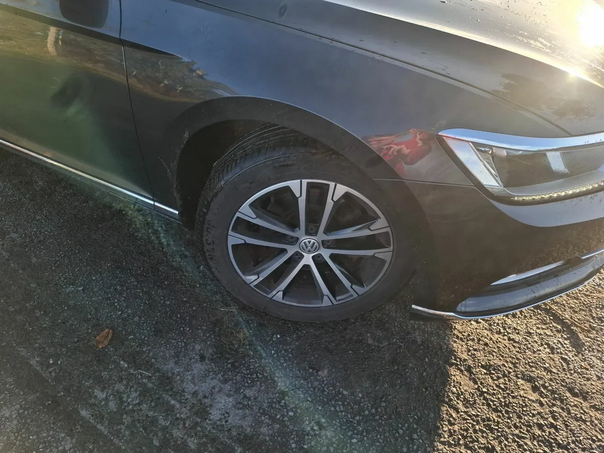 Volkswagen Passat 2019 - Image 3