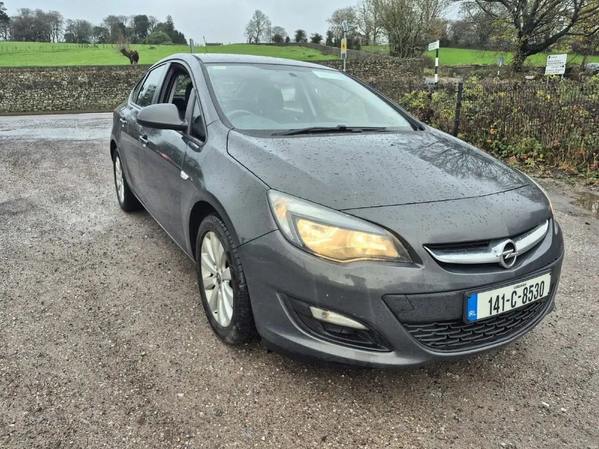 Opel Astra 2014 - Image 2