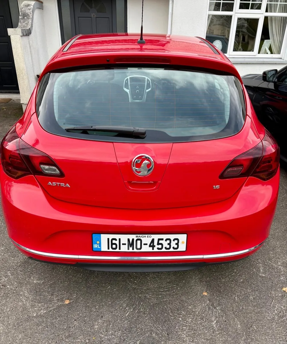 VAUXHALL ASTRA 1.6 L VVT SRI 115PS 5DR - Image 2