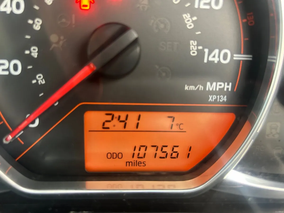 Toyota Yaris Sport 2015 - Image 3