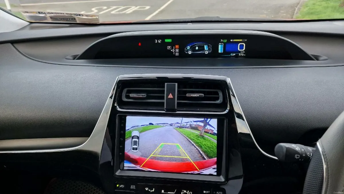 Toyota prius ☆LEATHER SEATS☆video recorder ☆ - Image 3