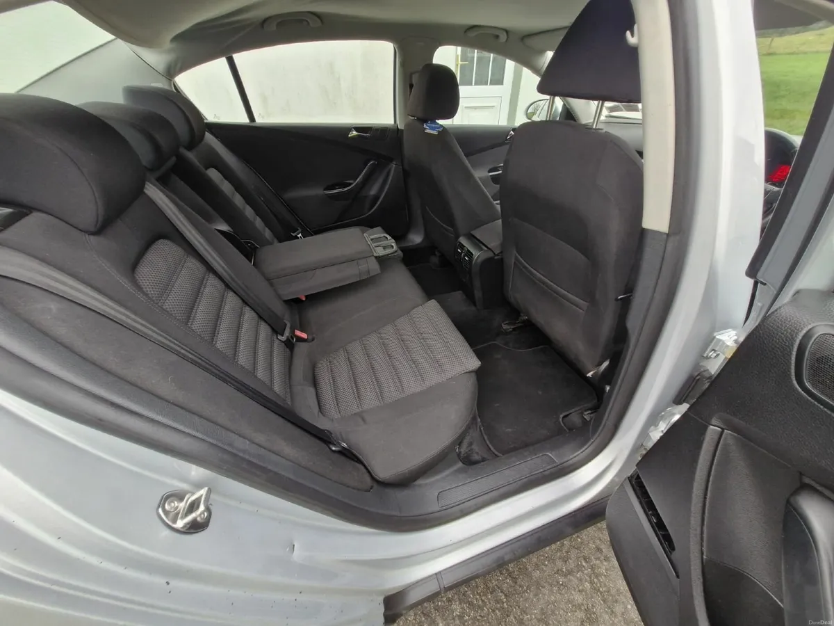 Volkswagen Passat 2007 - Image 2