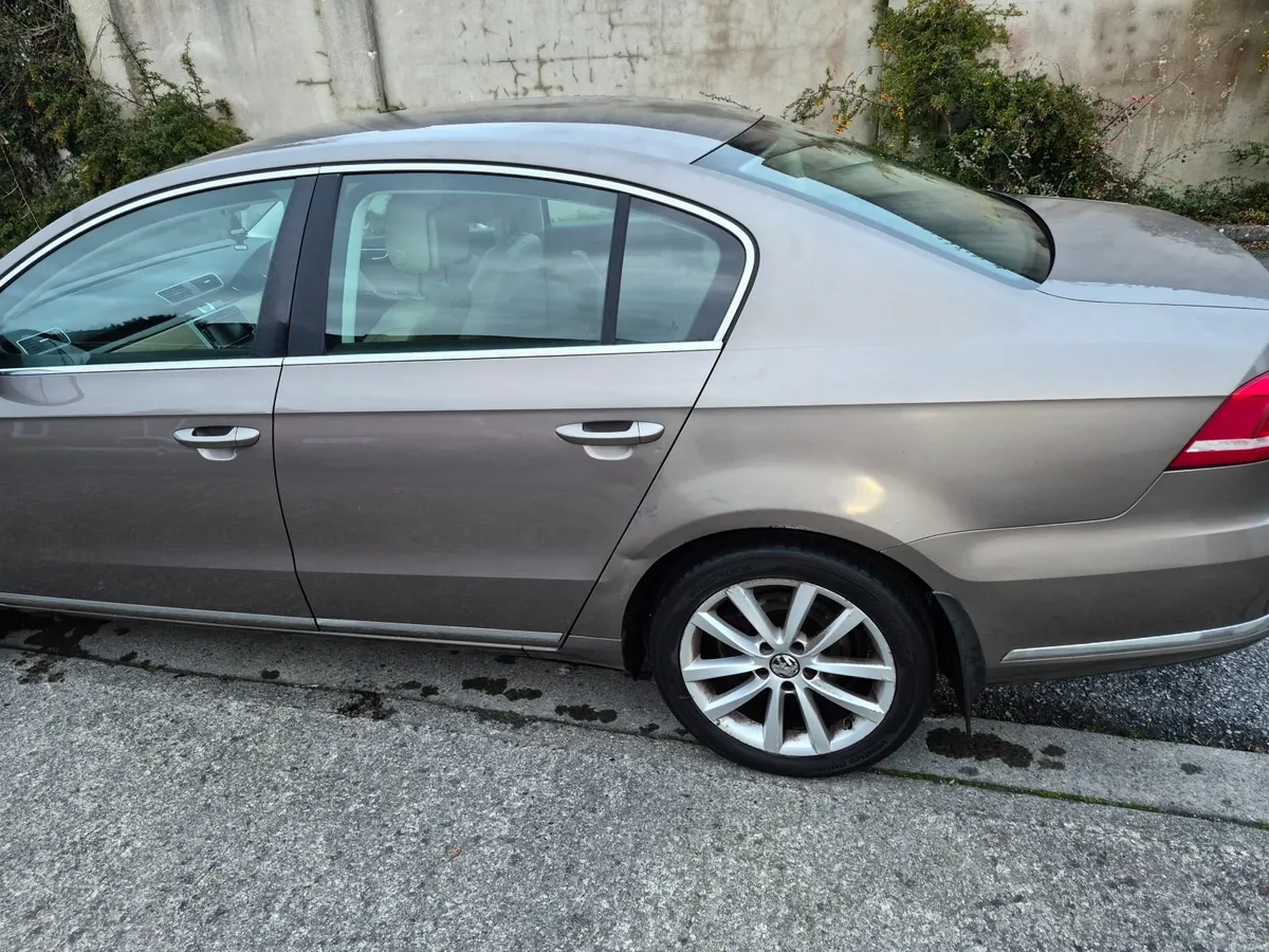 Volkswagen Passat 2011 - Image 4