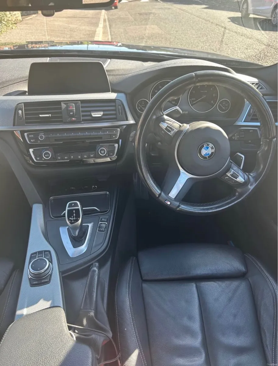 BMW 3-Series 2018 - Image 2