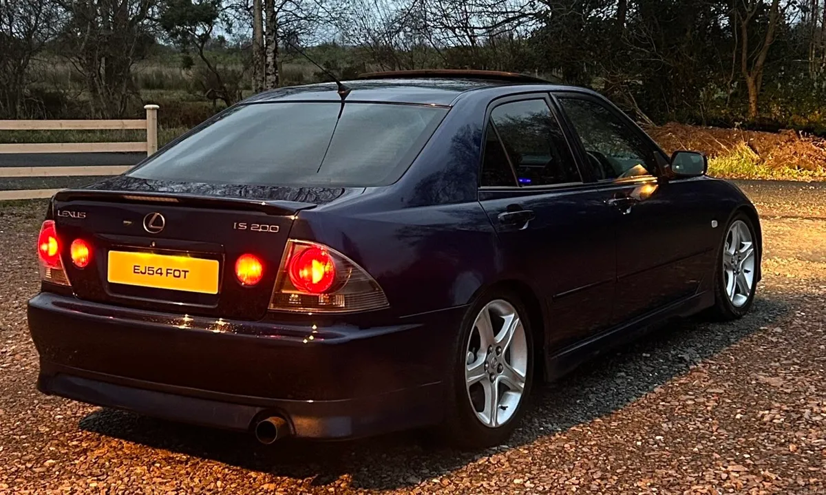 Lexus is200 sport - Image 4