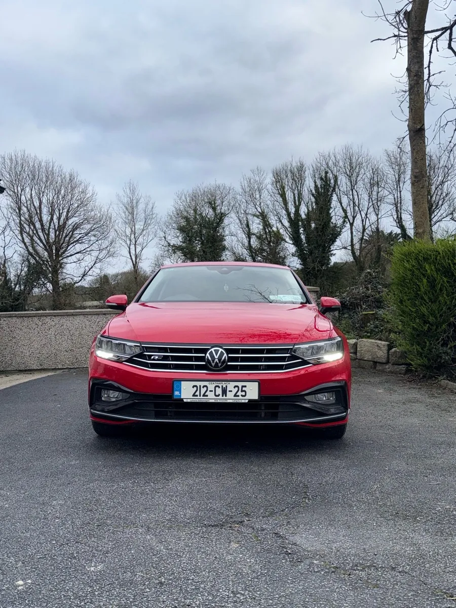 R-Line Volkswagen Passat. - Image 2