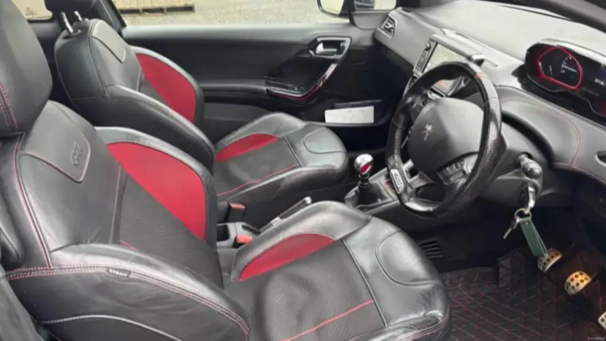 Peugeot 208 gti Prestige 2016 - Image 2