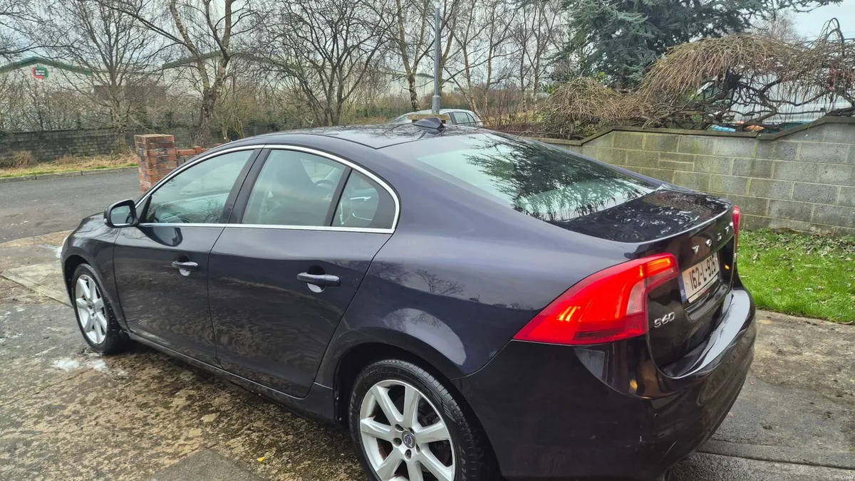 Volvo S60 2016 Excellent Condition - Image 3