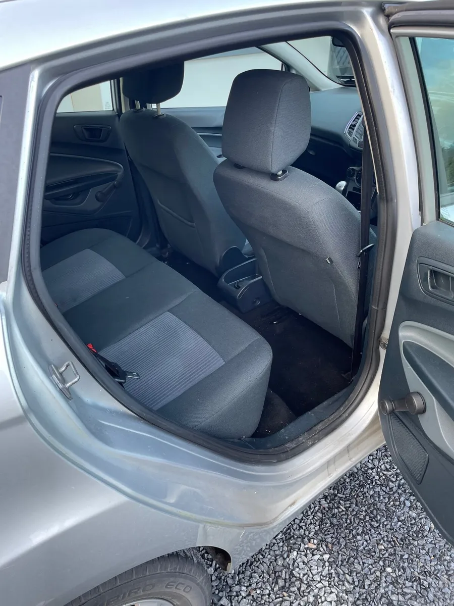 Ford Fiesta 2011 - Image 4