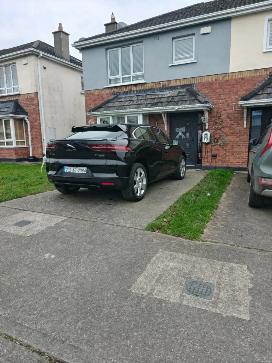 Jaguar I-Pace Black Ivory Leather interior - Image 4