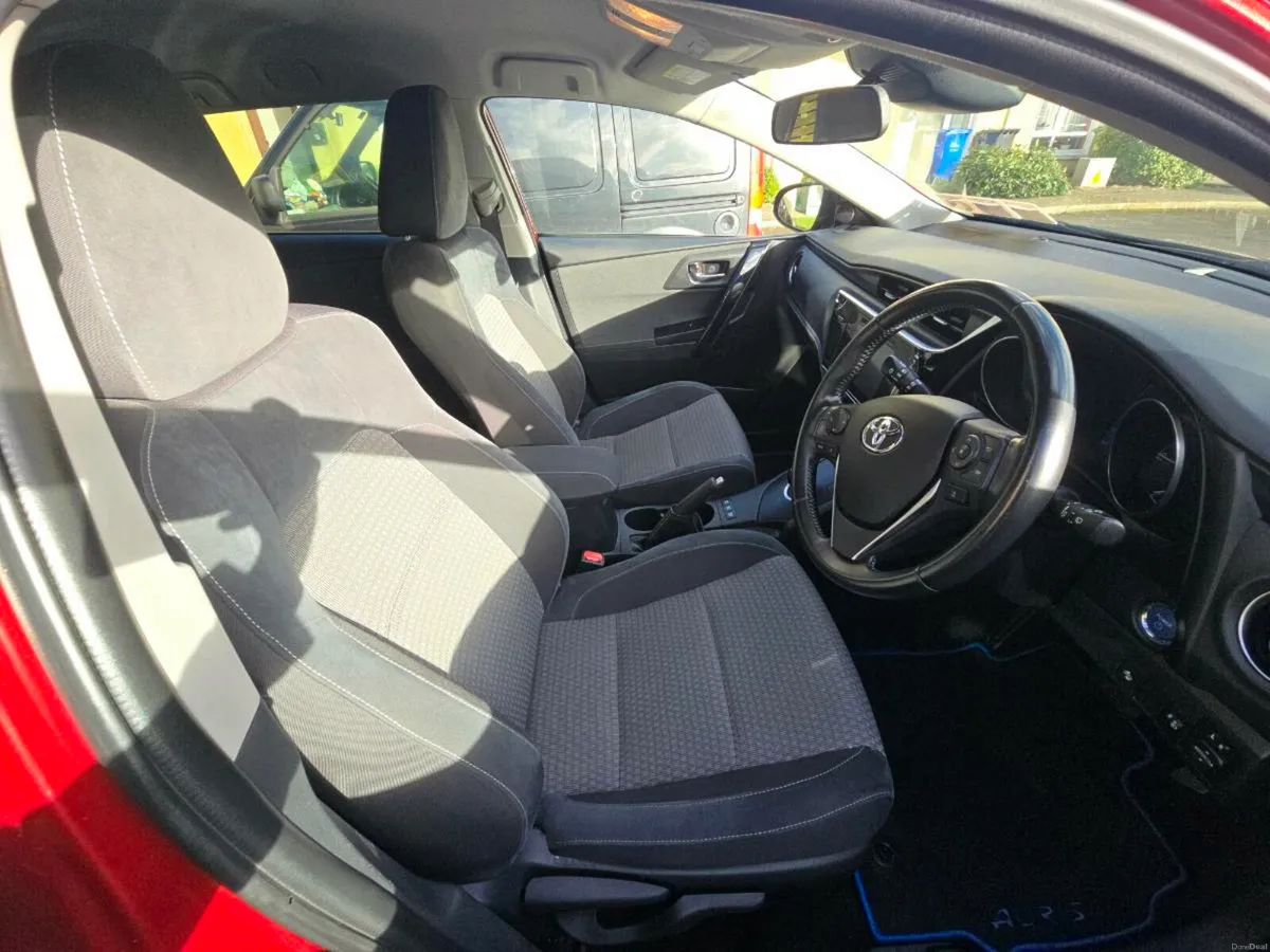 2017 Toyota Auris SOL Estate – High spec - Image 3