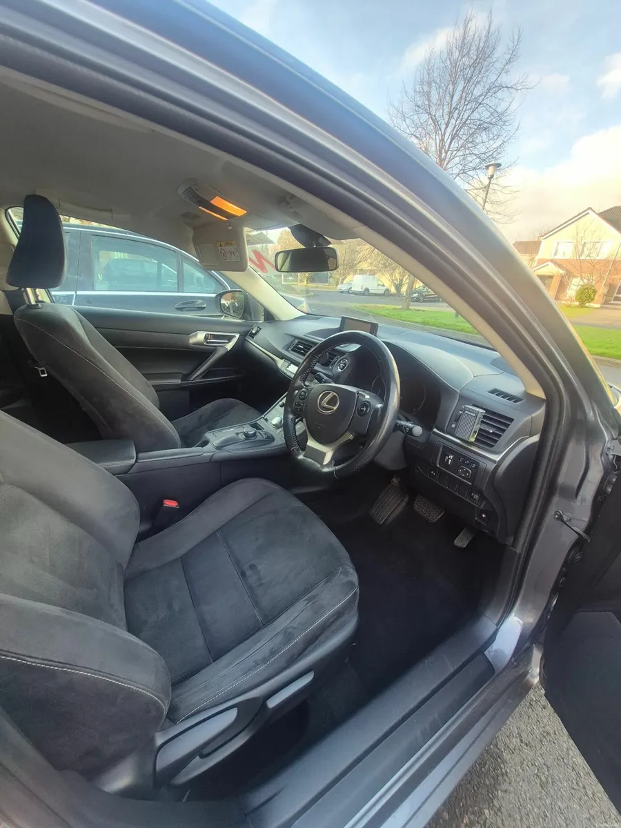 2016 LEXUS CT200 1.8L AUTOMATIC - Image 2