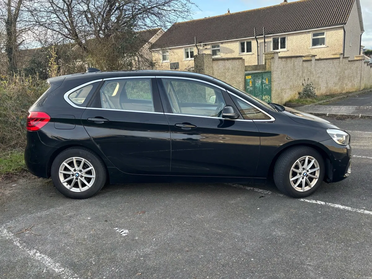 BMW Series 2 - Image 2