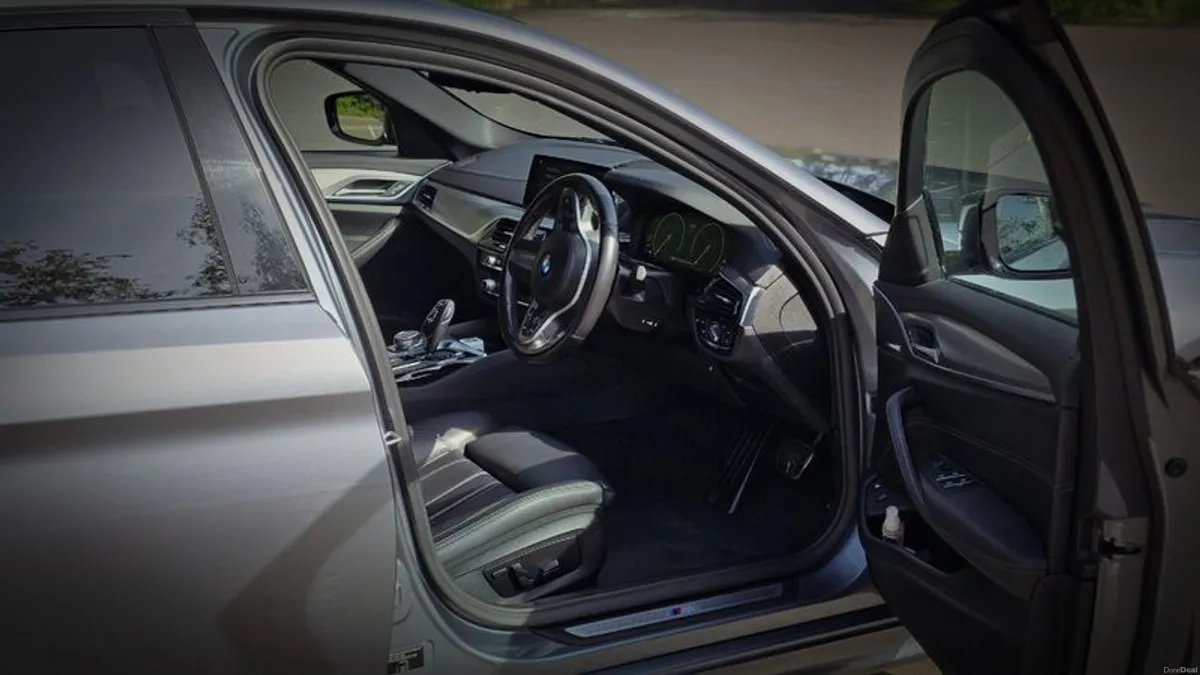 2019 BMW 5 Series - Image 4