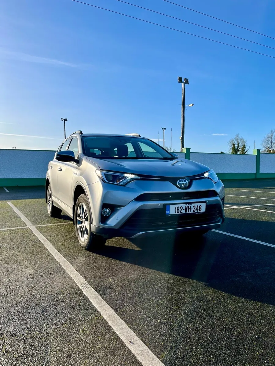 2018 Toyota RAV4 Hybrid LunaSport - Image 2